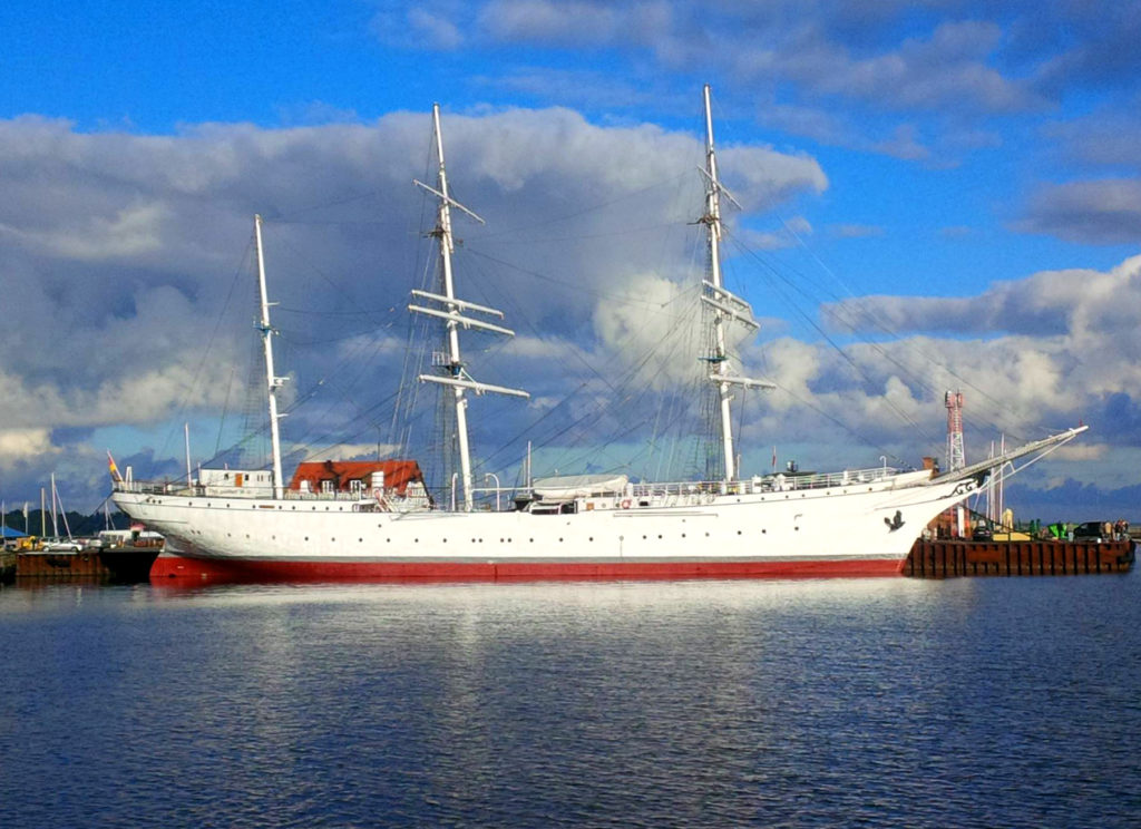 Gorch Fock I widziany od prawej burty