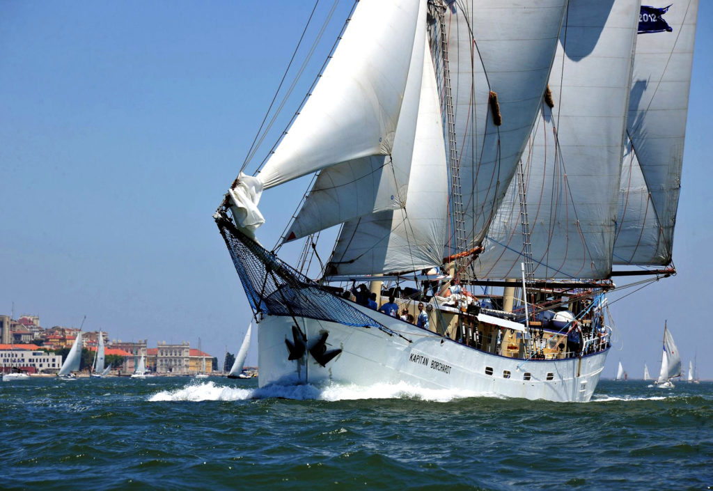 Polski żaglowiec Kapitan Borchardt chwyta wiatr podczas The Tall Ships Races