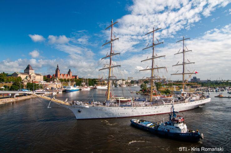 Dar Młodzieży wychodzi ze Szczecina